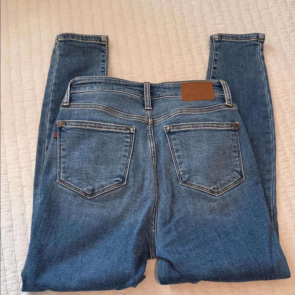 Judy Blue Light Wash Skinny Jeans - Picture 4 of 4